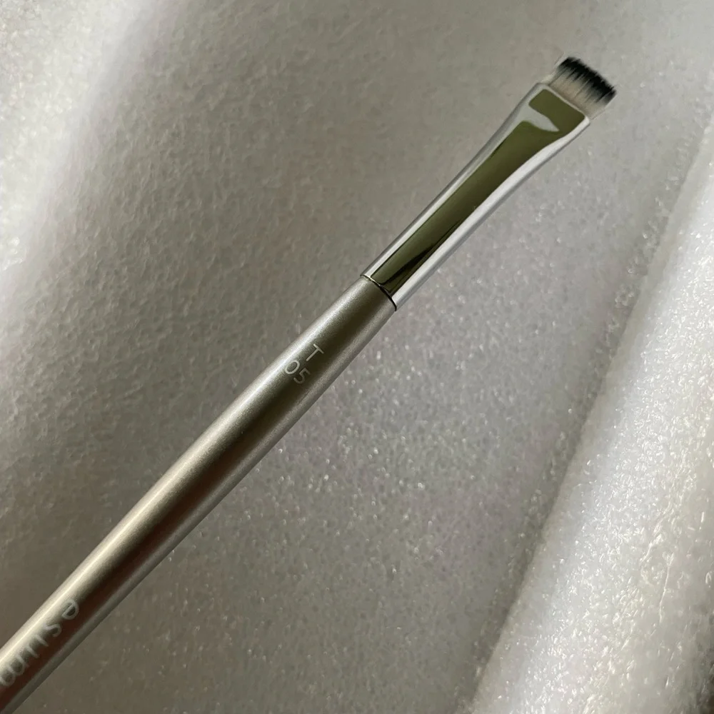 Esum Silver Makeup Brush Set - Picture 5 of 5